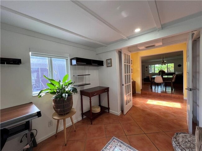 Building Photo - 1433 SE 5th Ct