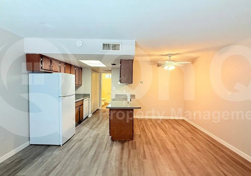 Building Photo - 3002 E Waltann Ln