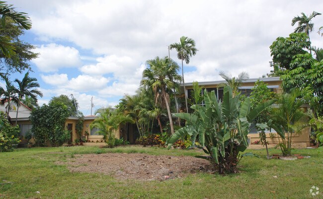 Building Photo - 1353 Bayview Dr