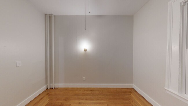 Building Photo - Free Month's Rent | Gorgeous 3-Bedroom Apartment in Wooster Square
