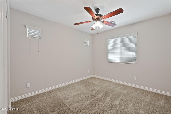Building Photo - 2209 E Hazeltine Way