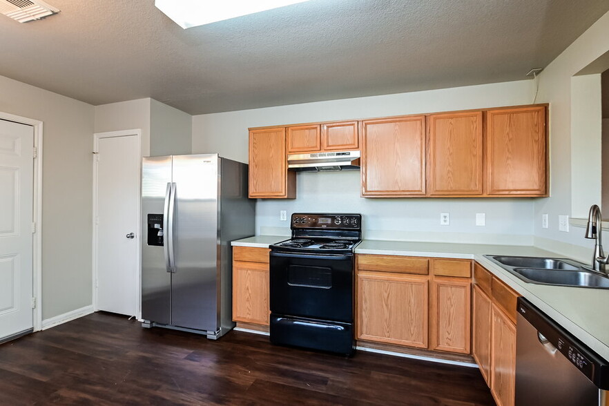 Building Photo - 20639 Tealbrook Dr