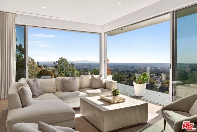 Building Photo - 9894 Beverly Grove Dr