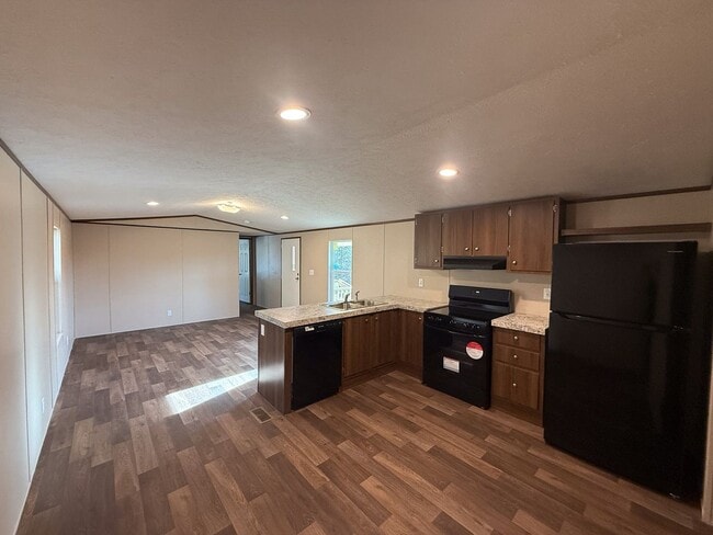 Building Photo - Energy-efficient mobile home for rent