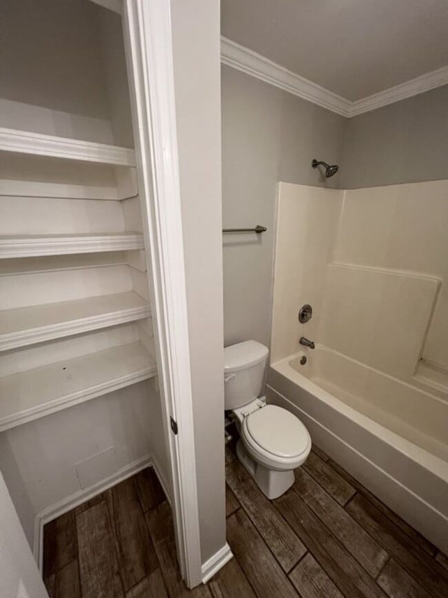 Building Photo - Charming 4-Bedroom Home with Large Backyar...