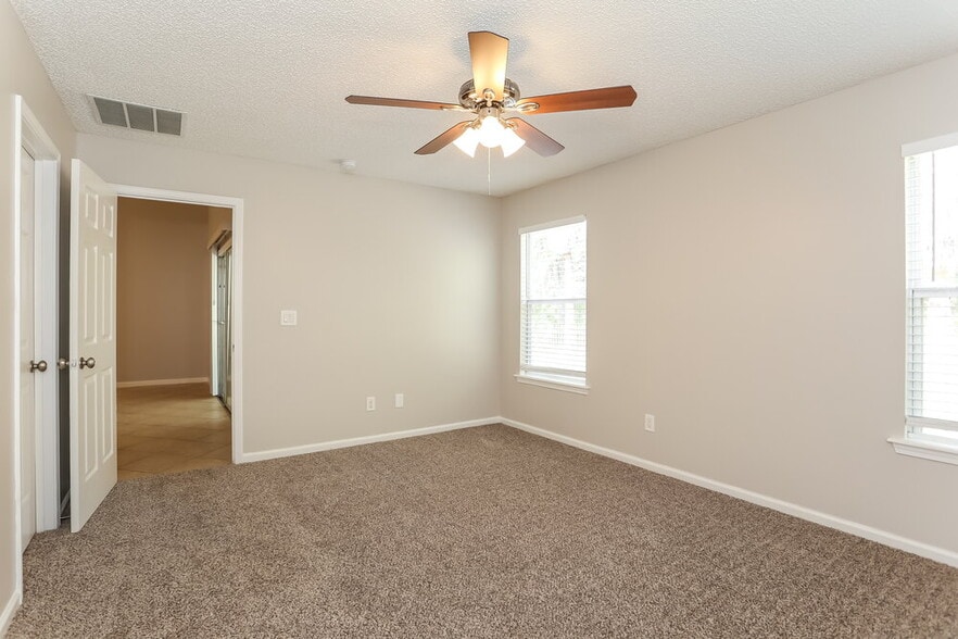 Building Photo - 3014 Piedmont Manor Dr