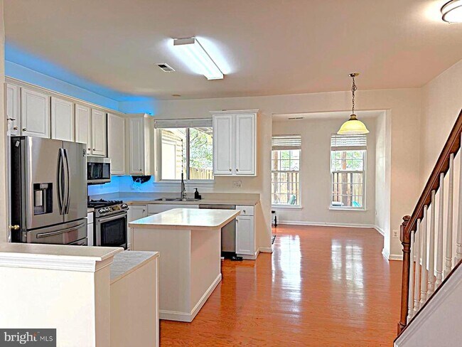 Building Photo - 13129 Park Crescent Cir