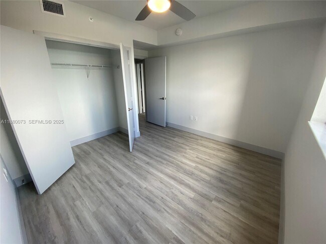 Building Photo - 9000 Ramblewood Dr