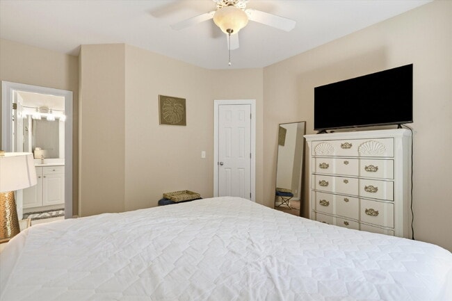 Building Photo - 407 S Elgin Ct