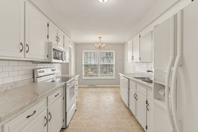 Building Photo - Spacious 3-Bed/2-Bath Home in Independence!