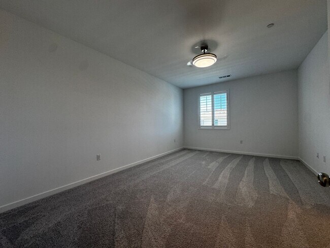 Building Photo - Beautiful, New Siena 3 Bedroom, 2.5 Bath Townhome with Solar for Rent