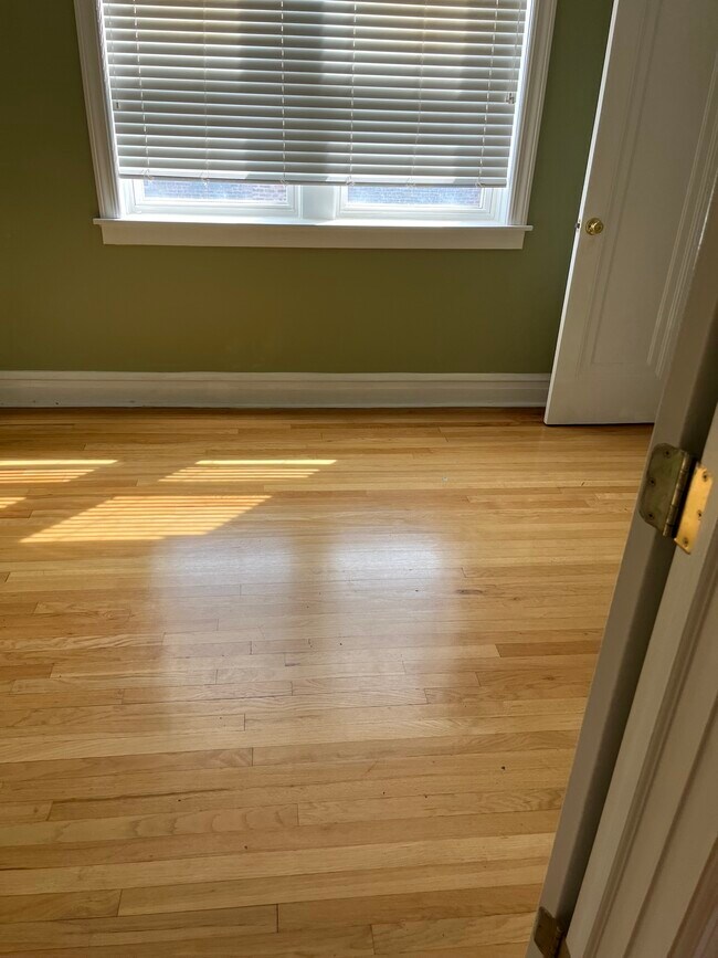 Building Photo - 4215 N Francisco Ave