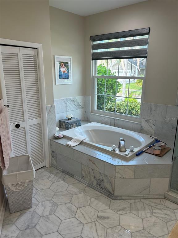 Building Photo - 2670 Resnik Cir W