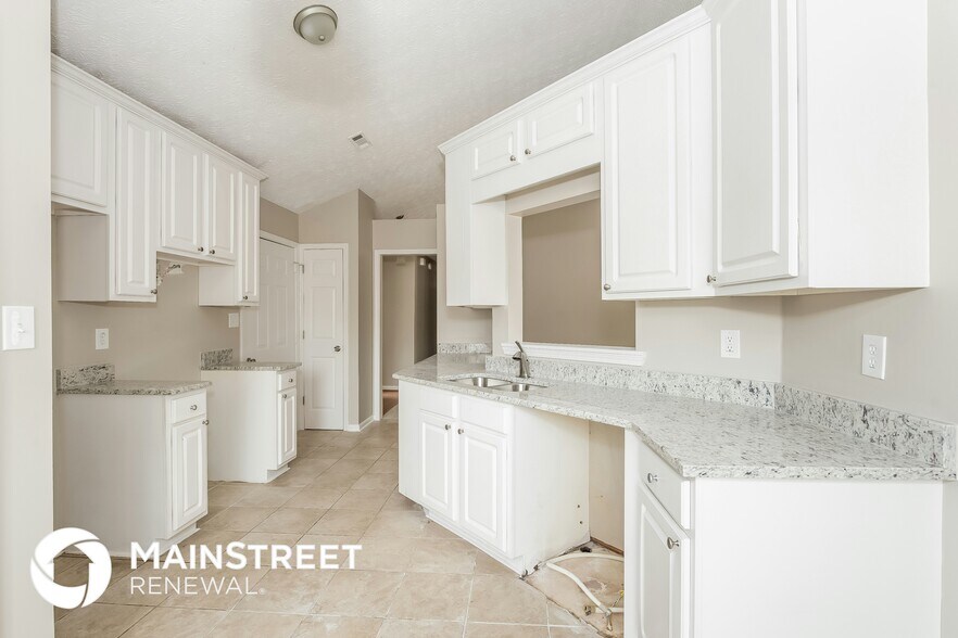 Building Photo - 18 Oakdale Dr