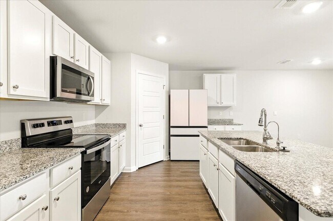 Building Photo - 18 E Sycamore Trl