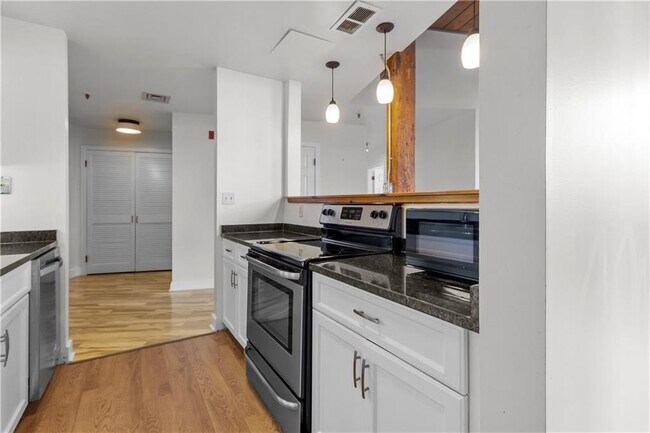 Building Photo - 555 S Water St