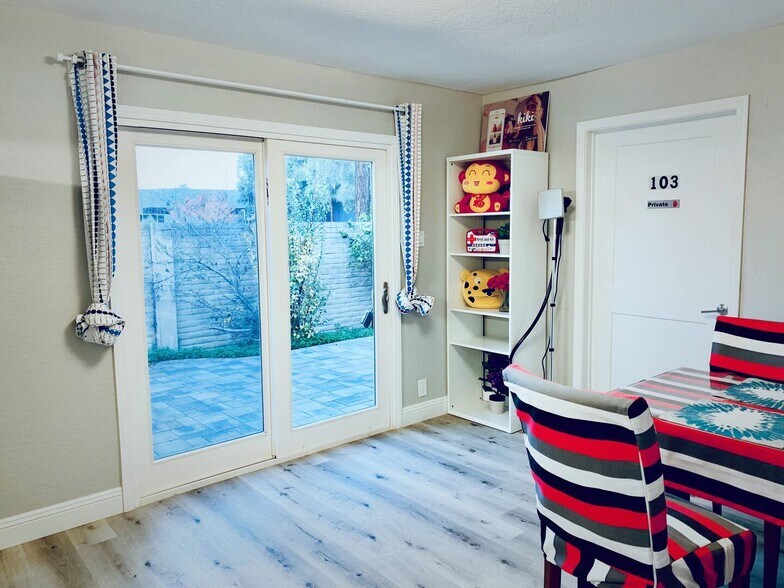 Patio door - 1495 Kavanaugh Dr