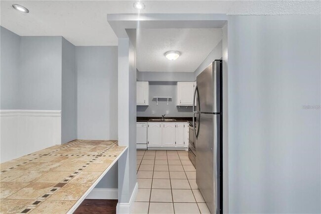 Building Photo - 542 Orange Dr