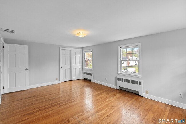 Building Photo - 25 Sherwood Rd