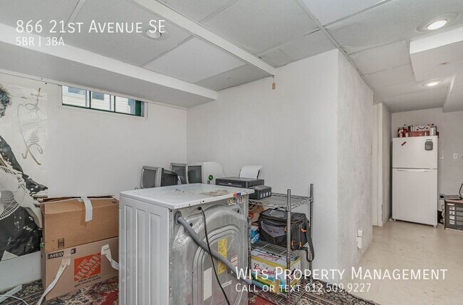 Building Photo - 866 21st Ave SE