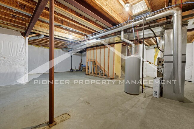 Building Photo - Gorgeous Townhouse with Gas Fireplace and ...