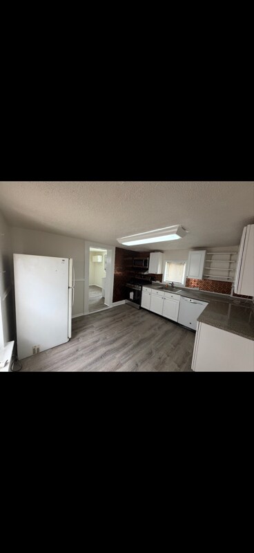 Building Photo - 191 Parkinson Ave