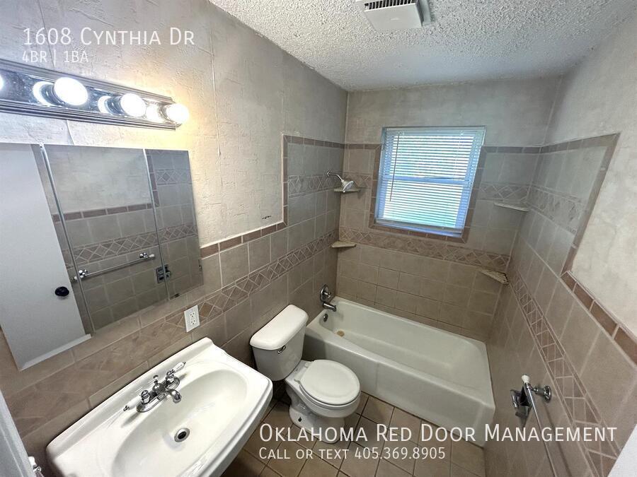 Building Photo - 1608 Cynthia Dr