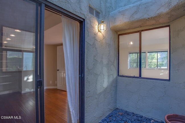 Building Photo - 29712 Strawberry Hill Dr