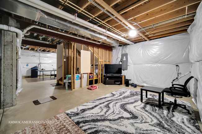 Building Photo - 2305 Brookstone Dr
