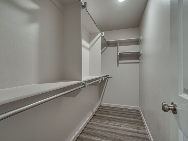 Building Photo - Very Nice 4 Bedroom 2 Bath Duplex in Oakdale Schools - Lawn Care Included