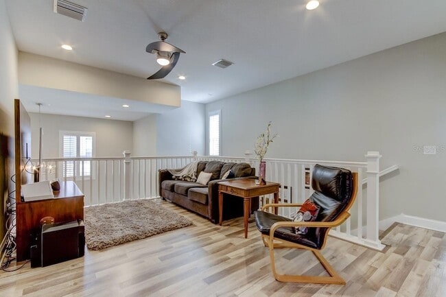 Building Photo - 426 Birdsong Ln