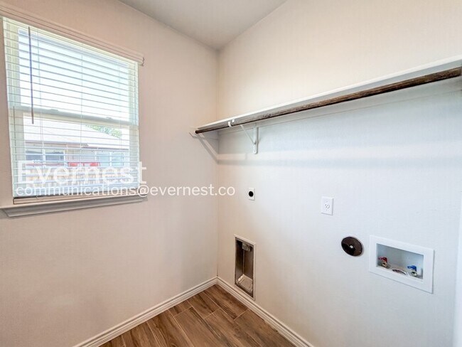 Building Photo - 842 Freedom Cir