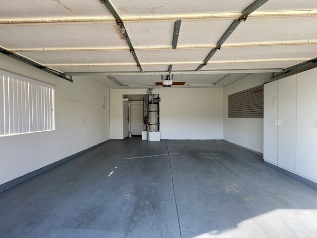 Building Photo - AVAILABLE NOW  ! LOVELY 3 Bedroom/ 2 Bathroom Home in Laguna De La Paz!