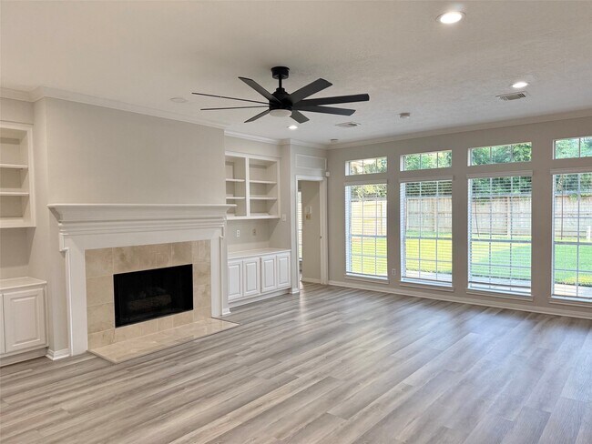 Building Photo - 4226 Roaring Rapids Dr