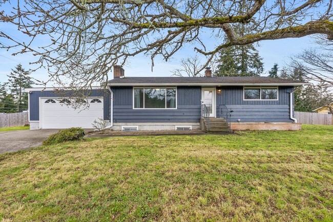 Building Photo - Spacious 3-Bed + Bonus Room in Lakewood | ...