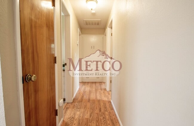 Building Photo - 07802