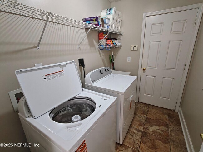 Building Photo - 1505 Majestic View Ln