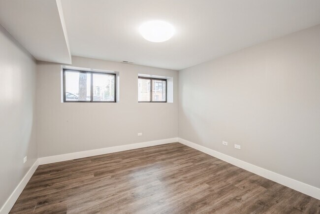 Building Photo - 5038 S St Lawrence Ave