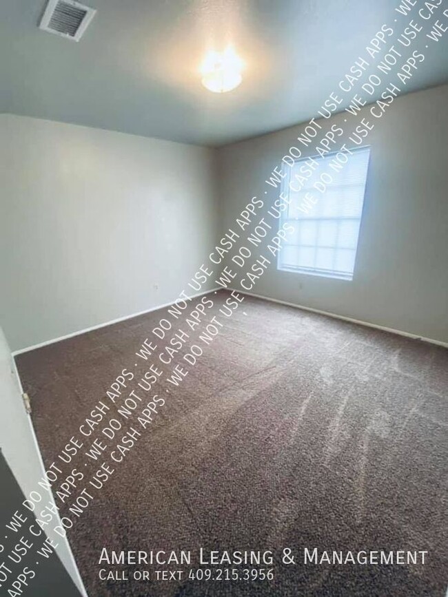 Building Photo - Gorgeous 2 Bedroom Townhome only $1195 per...