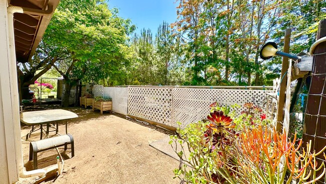 Building Photo - Darling Fully Furnished Guest Home Unit wi...