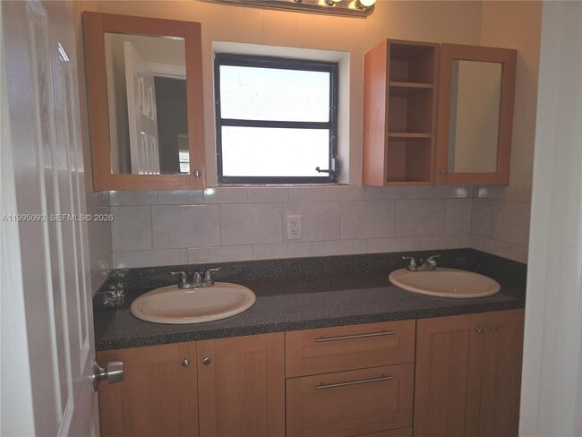 Building Photo - 1723 Thomas St