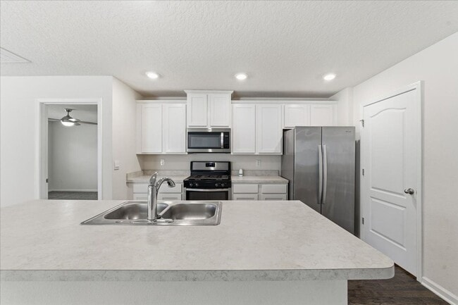 Building Photo - Welcome to this beautiful 3-bedroom, 2-bathroom home located in the heart of Bunnell!!