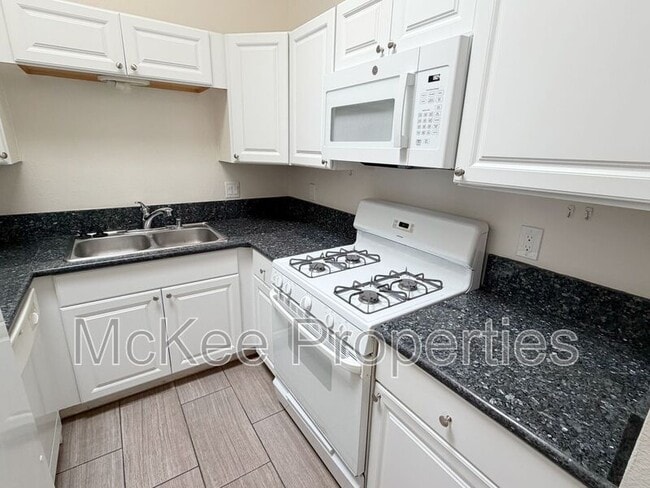 Building Photo - 3028 Juniper St