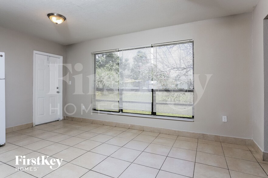 Building Photo - 731 NW 175th Dr