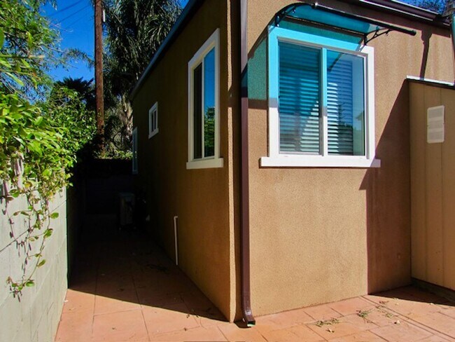 Building Photo - 2bed/1 bath ADU-Private--Gated.  Large patio area