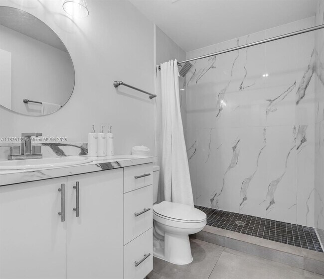 Building Photo - 645 Palmetto Dr