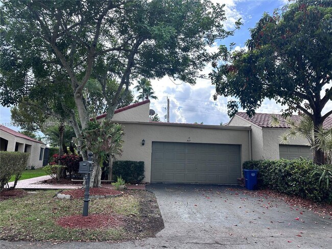 Building Photo - 547 Patio Village Way