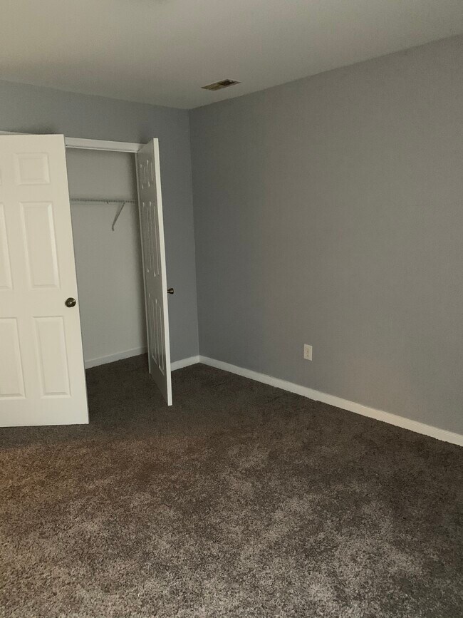 Master bedroom - 627 Della St