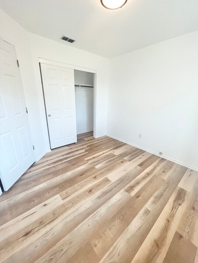 Building Photo - Stunning newly remodeled 3 bedroom 2 bathroom home!
