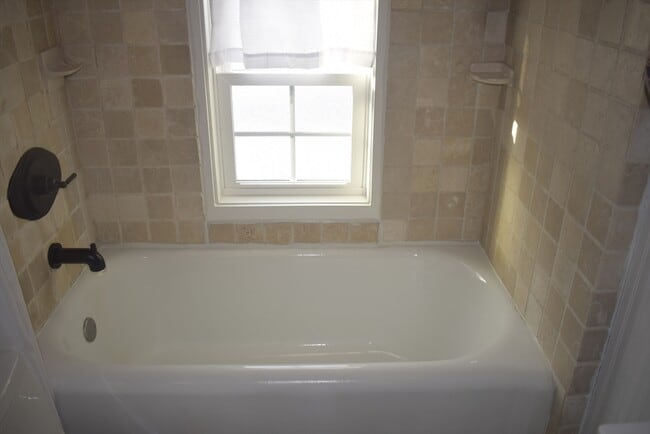 Building Photo - 60 Park St